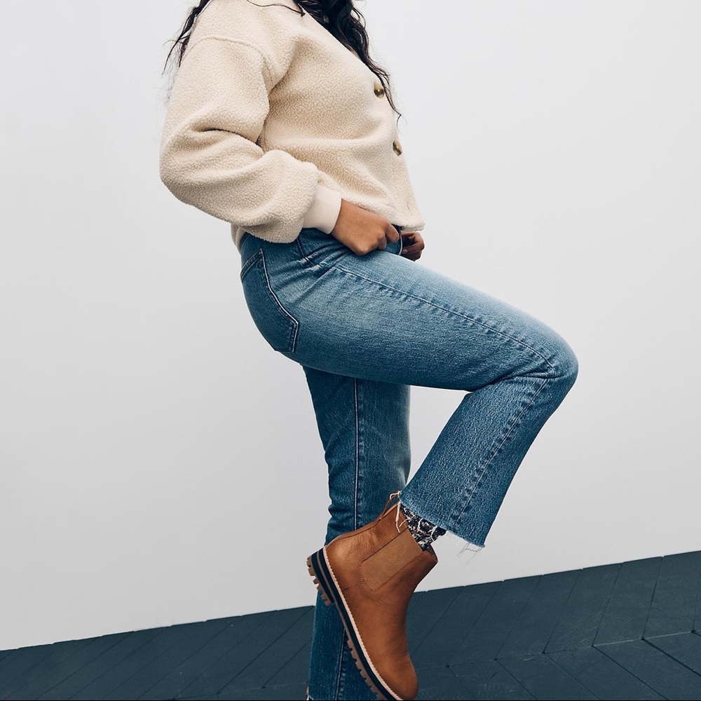New Madewell Ivy Chelsea Leather boot in color bison, Size 7.5, Sold Out!